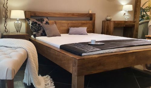 Drewniane proste łóżko ze stelażem 180x200 mango toffi