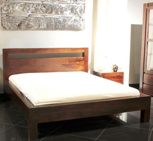 Drewniane proste łóżko ze stelażem 160x200 mango brąz